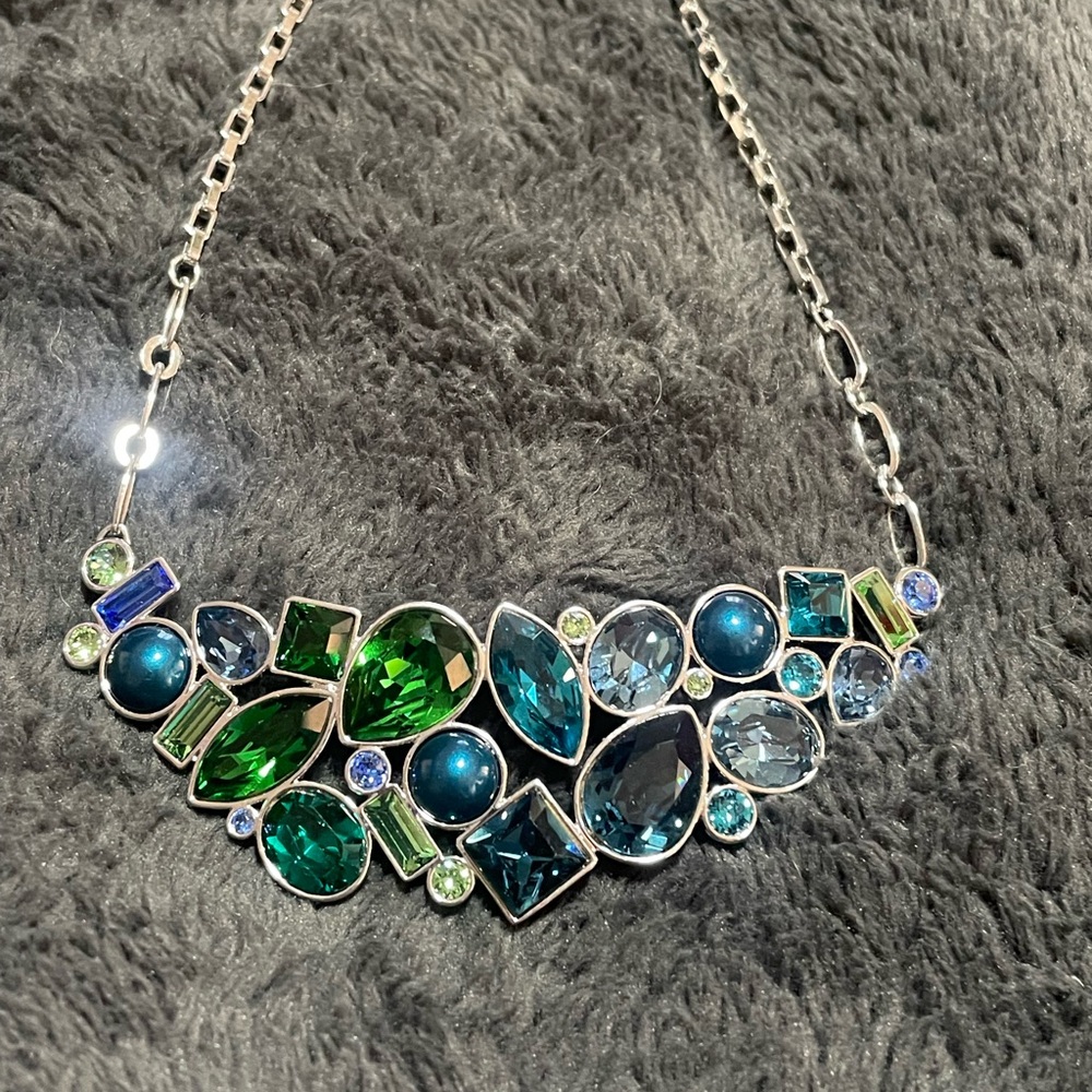 Elegant Silver and Blue Swarovski Crystal Necklace - Picture 2 of 3